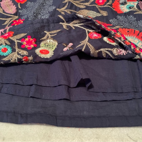 Soft Surroundings Banjara Floral Embroidered Boho Peasant Top W Pockets Size L - Picture 4 of 12